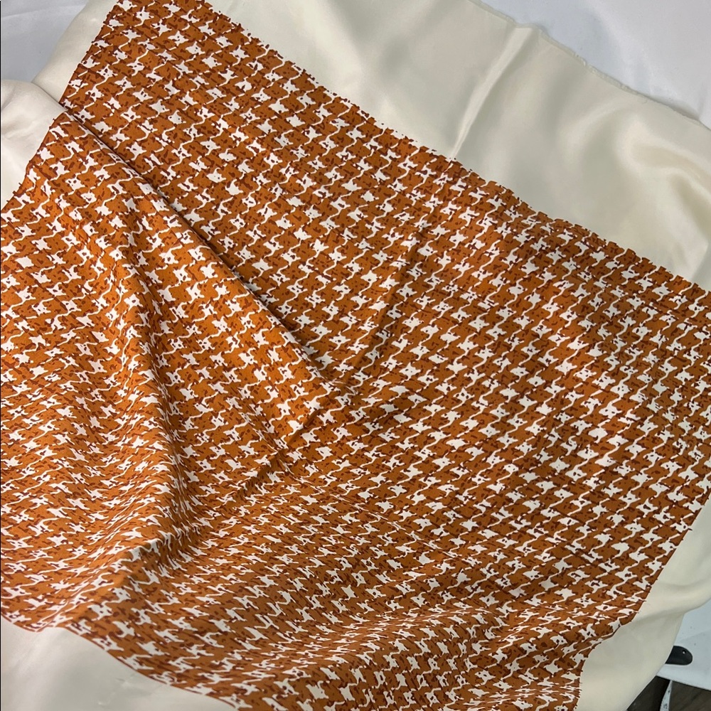 Dior Elegant Brown and Cream Wrap - Picture 5 of 6